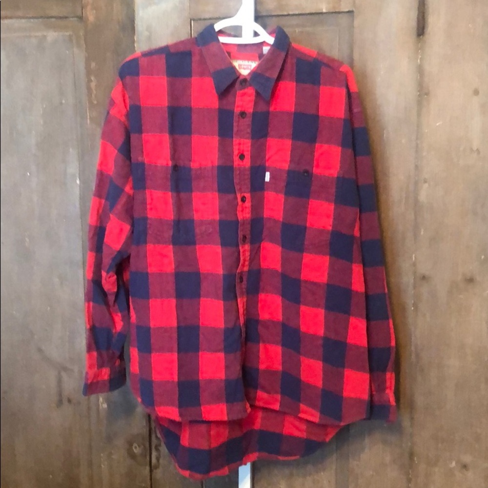 Vintage 90s worn in Levi’s flannel red & blue